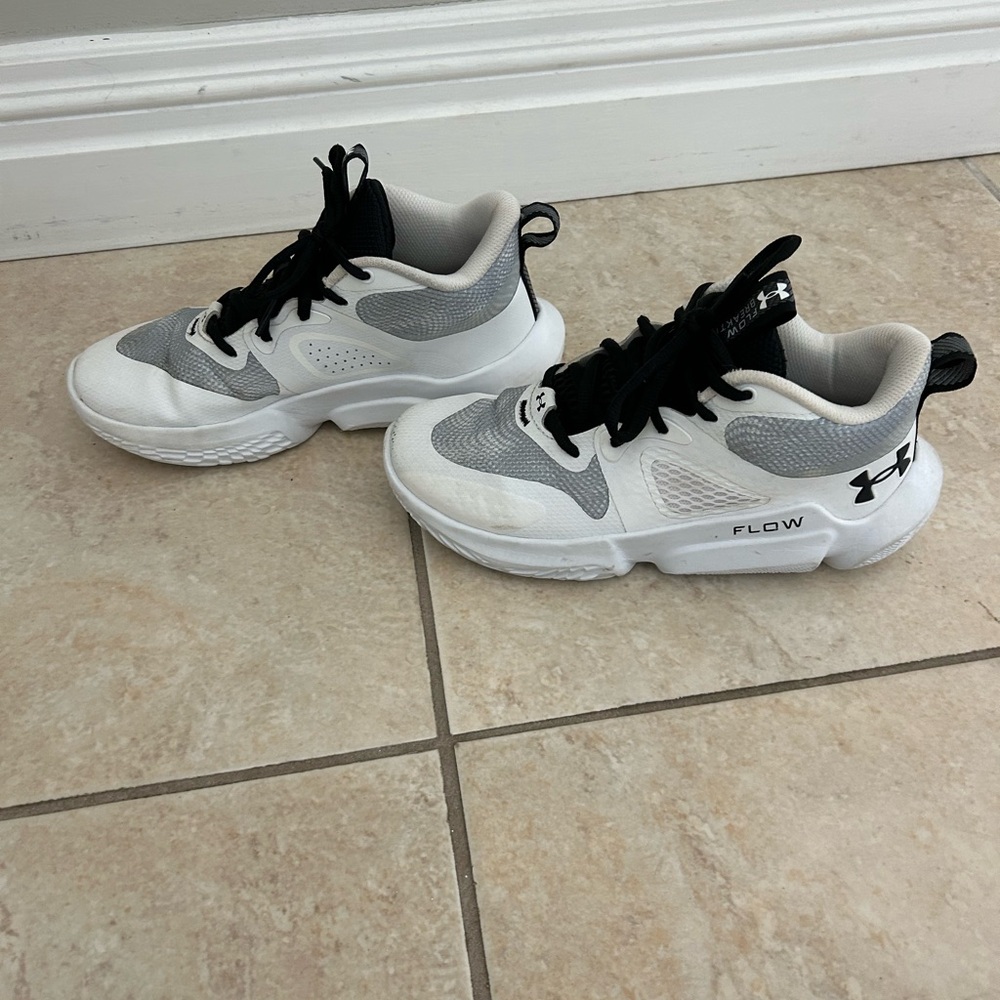 Under Armour adult White, grey and black basketball Sneakers